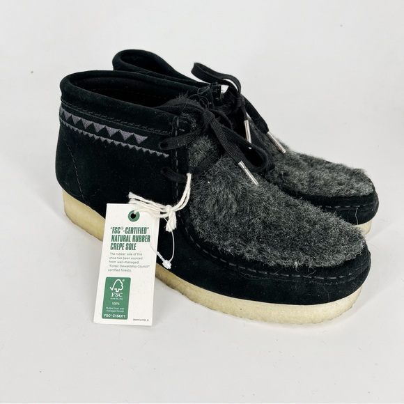 Clarks Wallabee Interest Embroidered Suede Fur Trim Moc Boots Lace Up Anthro - Picture 5 of 11